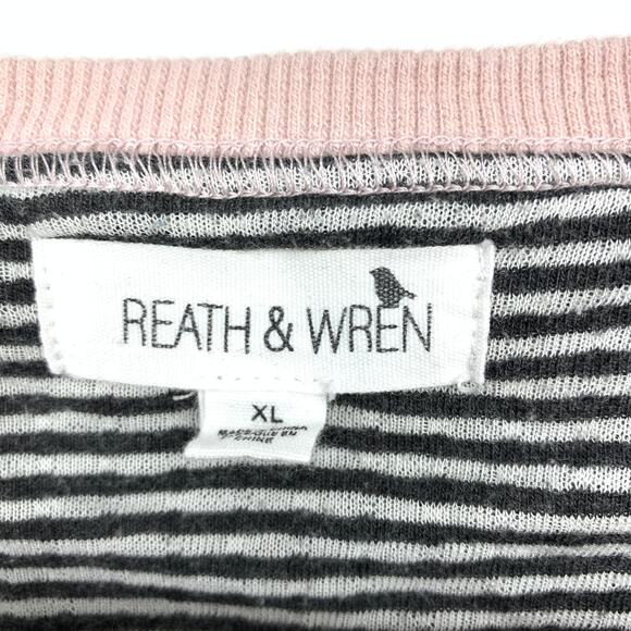 Reath & Wren Pullover Sweatshirt Womens XL Light Pink Embroidered Floral Sleeves - Picture 5 of 6